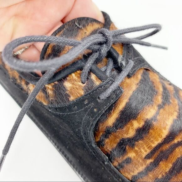 STUART WEITZMAN Black Suede and Animal Print Calf-hair Lug Sole Tie‎ Oxfords EUC - Picture 10 of 16